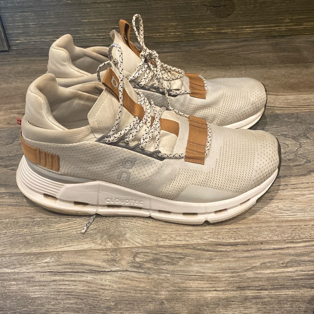 Womans onclouds size 7